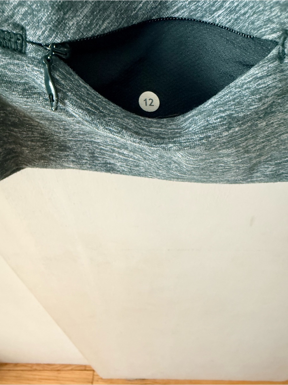 Lululemon Women’s Lightweight Long-Sleeve Crewneck Top in Heather Sage - Picture 4 of 4